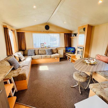 Lola'S Caravan. Your Home Away From Home. Parkeston Exteriör bild