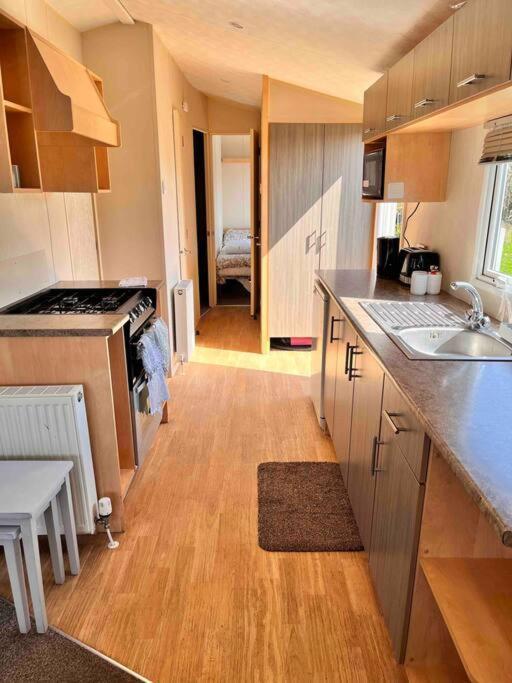 Lola'S Caravan. Your Home Away From Home. Parkeston Exteriör bild